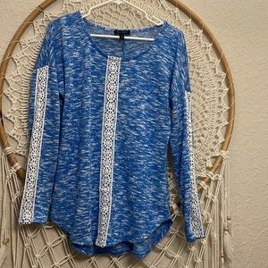 Jessica Simpson sweater lightweight